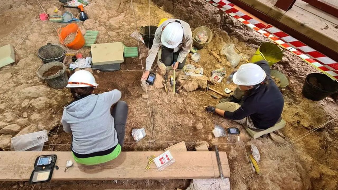 Pesquisadores descobrem evidências de canibalismo neandertal de 52 mil anos atrás