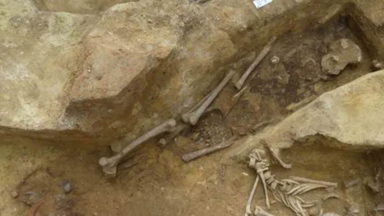 Necrópole de 2 mil anos é descoberta em Paris e 50 sepulturas são encontradas