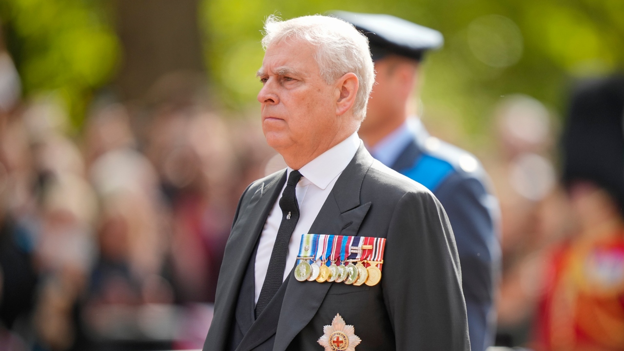 O que se sabe sobre o filme que retratará filho de Elizabeth II envolvido em escândalo de pedofilia