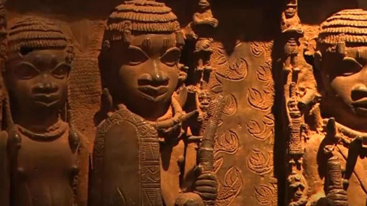 Arte saqueada há 125 anos é devolvida para a Nigéria