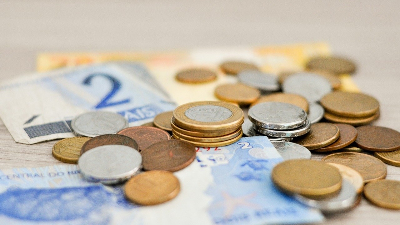 Uso de cheques no país cai 23% em 2021