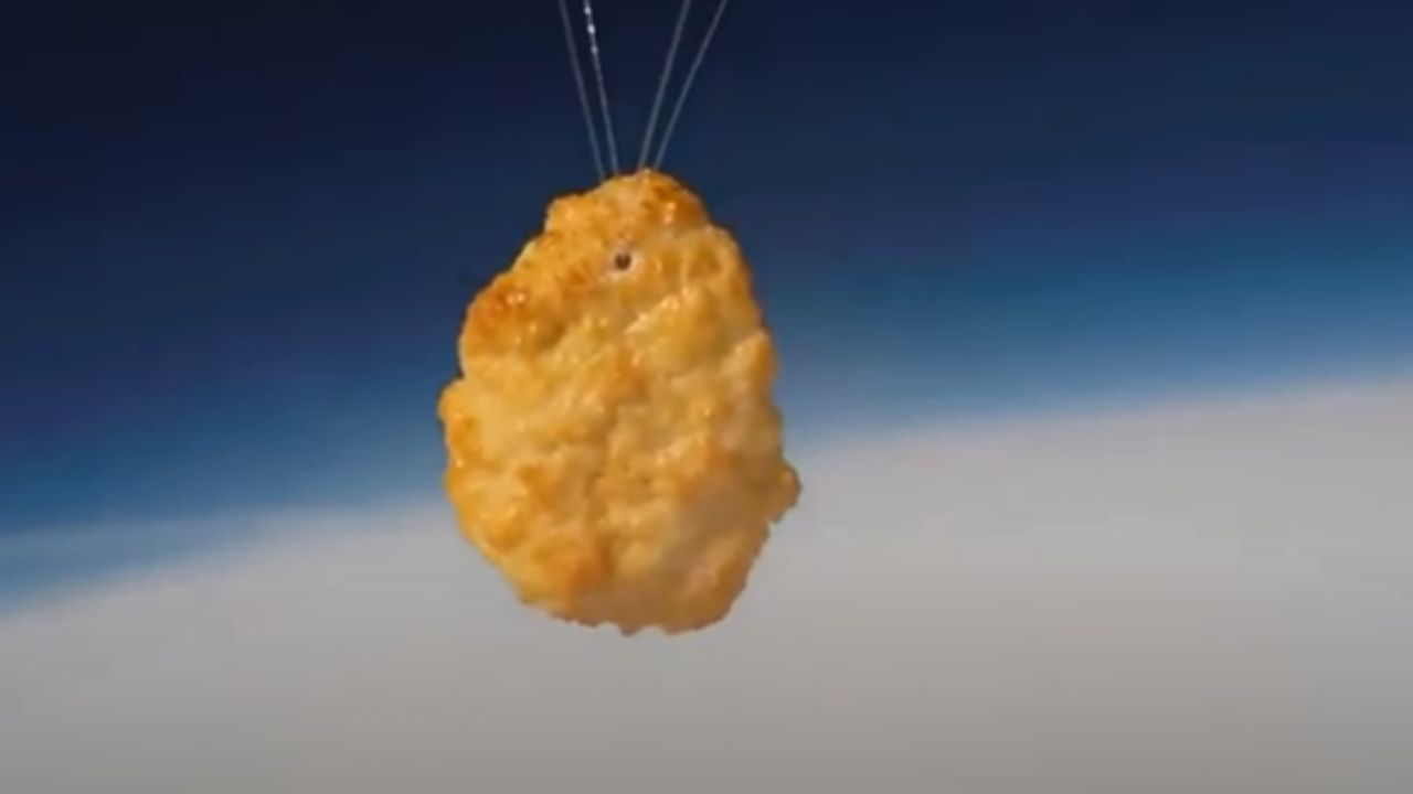 VÍDEO: Rede de supermercados decide enviar um nugget de frango para o espaço