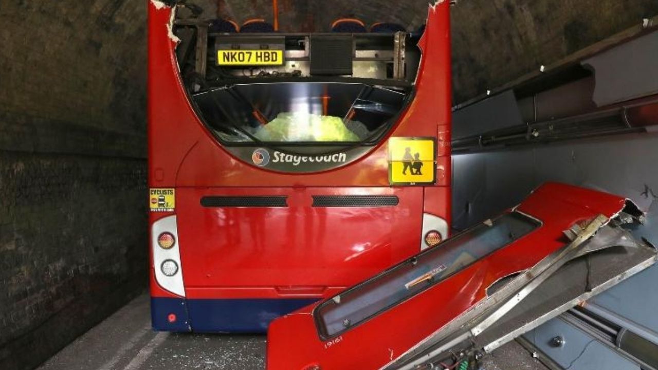Ônibus escolar se envolve em acidente e 3 crianças ficaram gravemente feridas