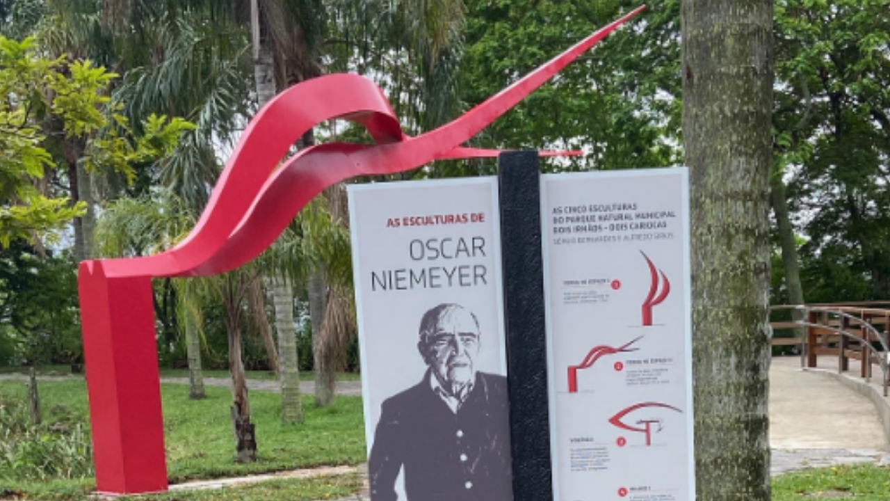 Cinco esculturas de Oscar Niemeyer são expostas em parque público do Rio de Janeiro