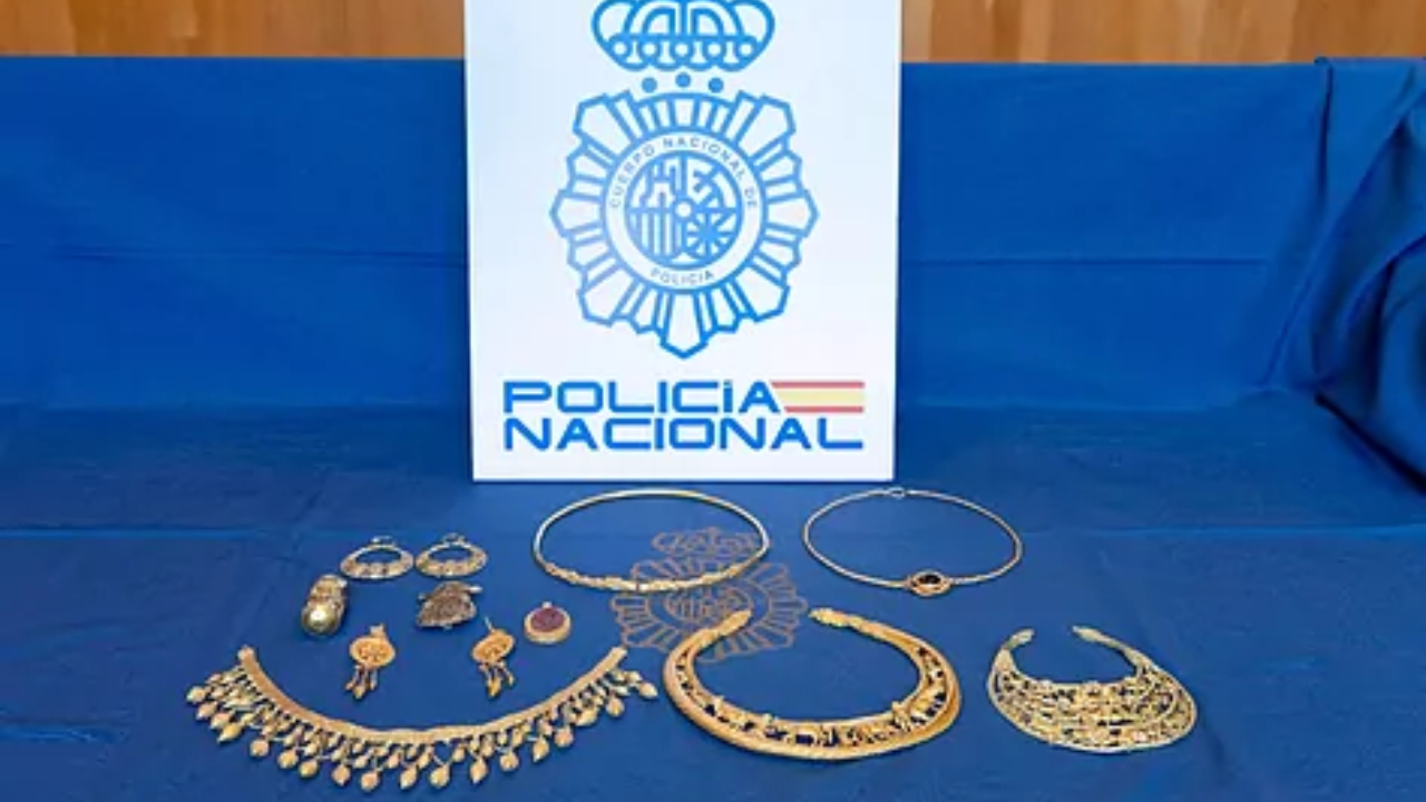 Polícia da Espanha recupera peças de ouro roubadas da Ucrânia por padre