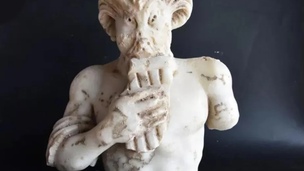 Em Istambul, ruínas de igreja revelam estátua quebrada do deus Pã