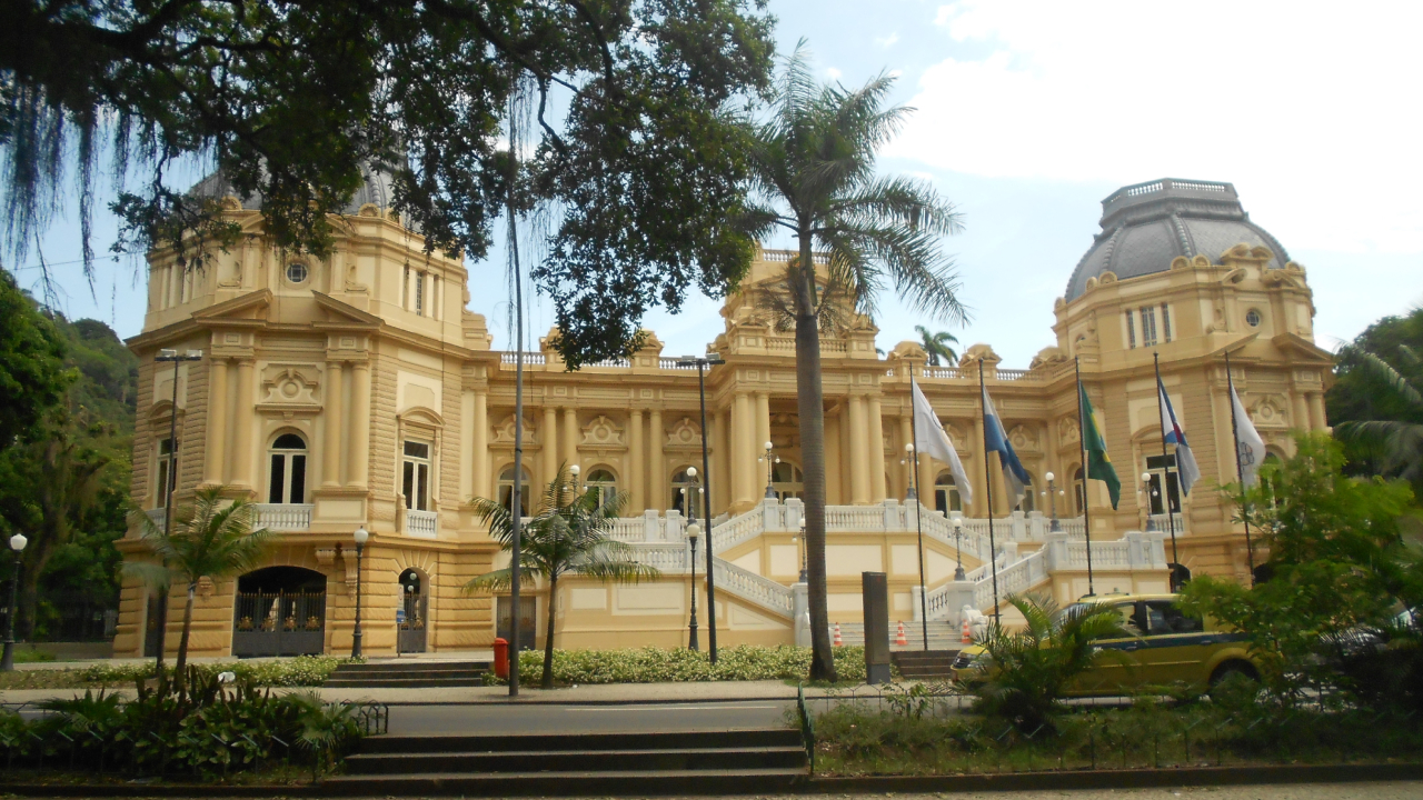 Conheça palácios brasileiros com fama de mal-assombrados