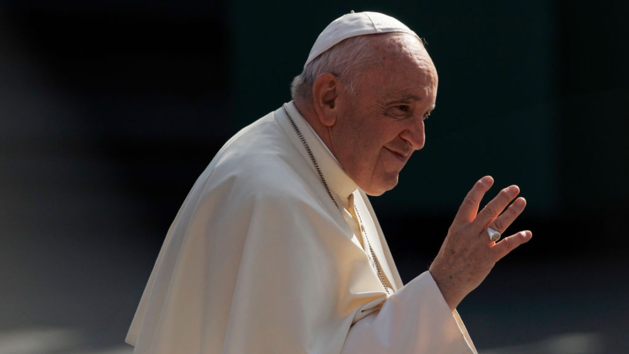 Papa Francisco nomeia como ‘assistente pessoal de saúde’ o enfermeiro que salvou sua vida