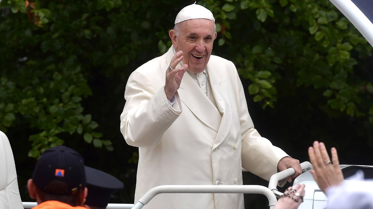 Papa Francisco ataca cirurgias plásticas: ‘Quanto mais envelhece, melhor fica’