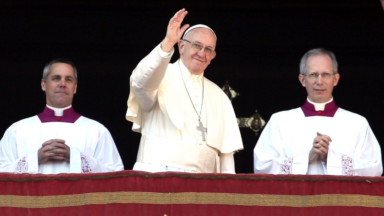 Papa Francisco tem alta após dez dias internado por enfraquecimento intestinal