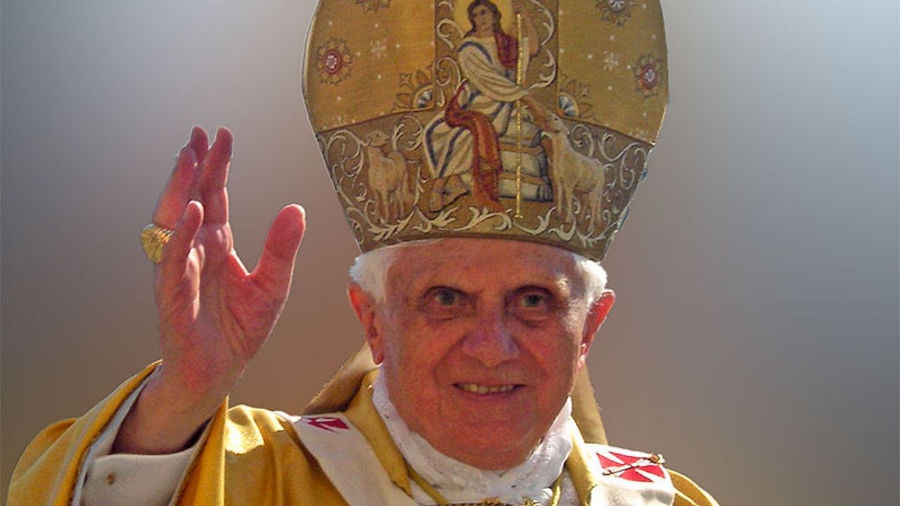 Ex-papa Bento XVI enfrenta grave doença, de acordo com imprensa alemã