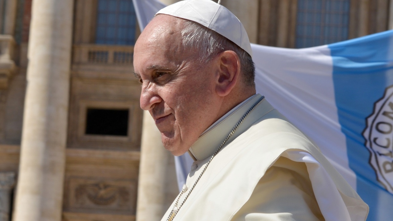 ‘Jesus não é um fantasma, mas uma pessoa viva’, diz o papa Francisco durante oração