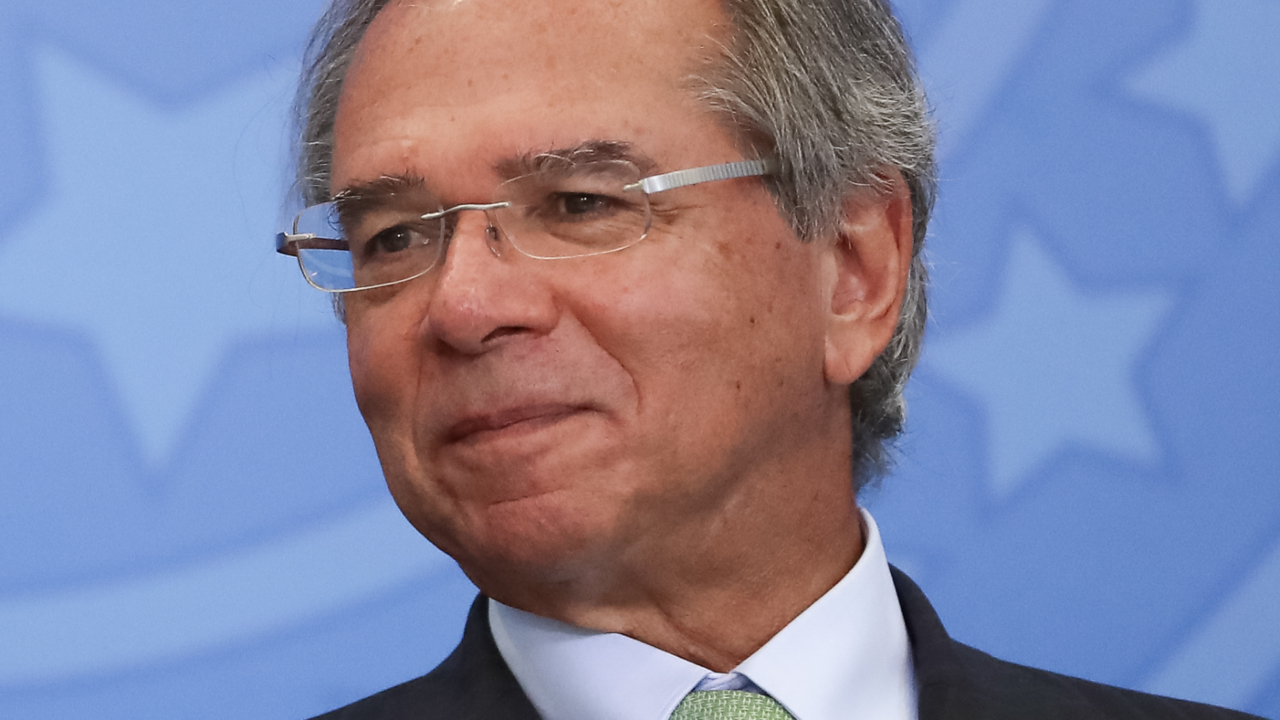 ‘Vejo como um compromisso’: Paulo Guedes nega saída do governo