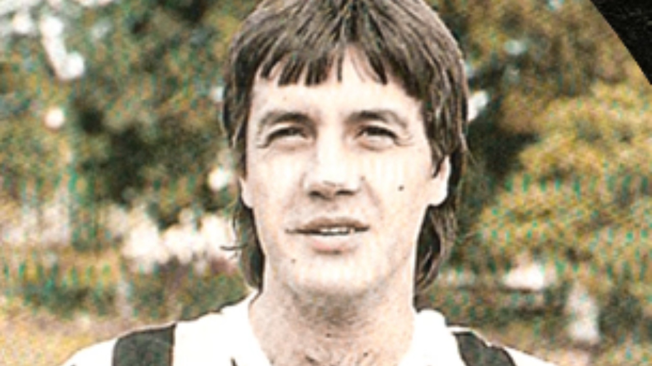 O jogador que fez três gols em três minutos durante incrível jogo de futebol