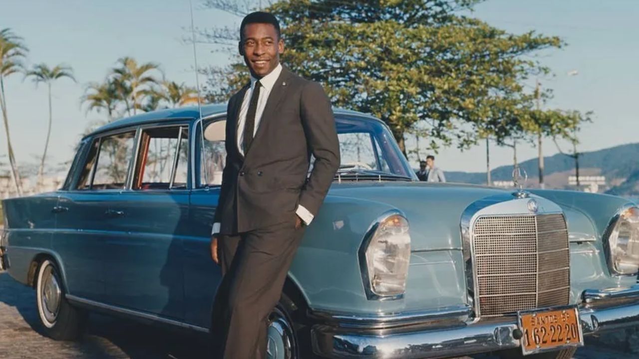 Carro que Pelé ganhou após milésimo gol será exposto em cemitério
