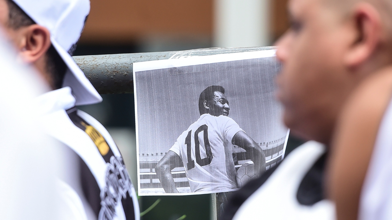 Presidente do Santos suspende uso da camisa 10 de Pelé: ‘Sempre fui favorável’