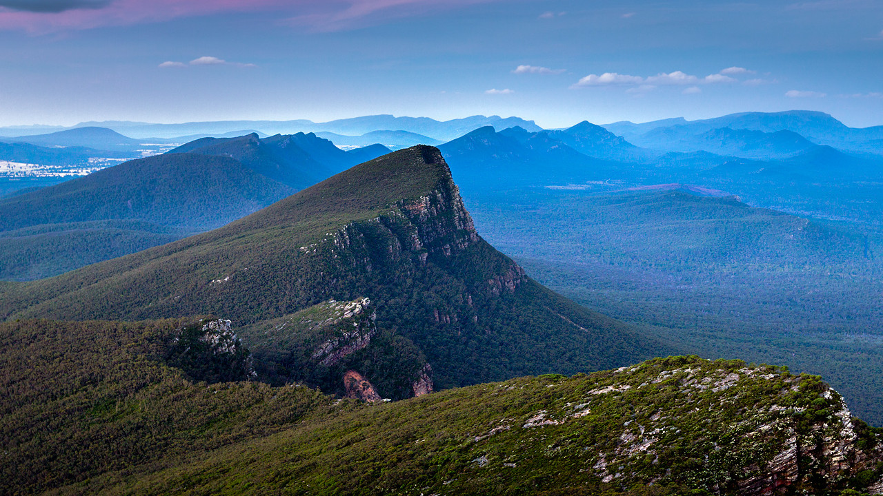 Ao tentar tirar foto, turista cai de penhasco na Austrália