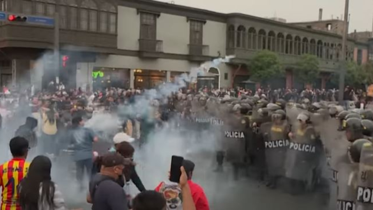 Quase 50 pessoas ficaram feridas durante ato em memória de vítimas de protestos no Peru