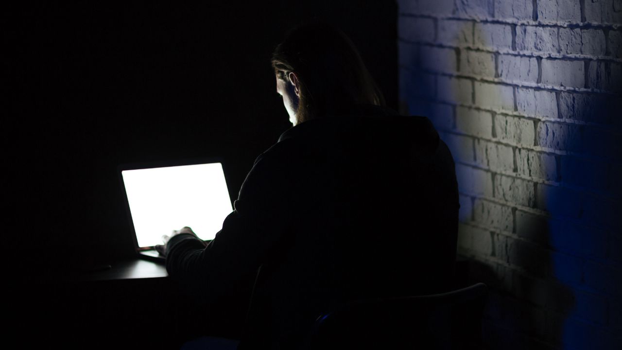 Suspeito de esquartejamento nos EUA pesquisou ‘como ser um assassino em série’ na internet