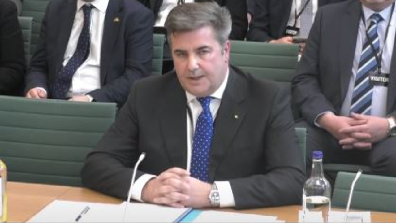 CEO de empresa britânica é eleito pior chefe do mundo