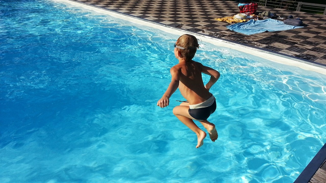 Entenda o preocupante motivo que levou a França proibir a venda de piscinas