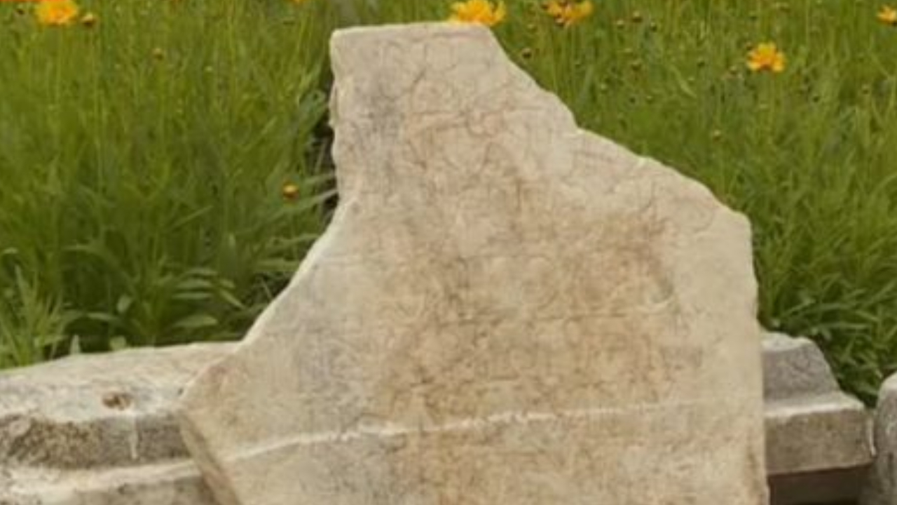 Valiosa placa de mármore do século 2 é encontrada na Bulgária