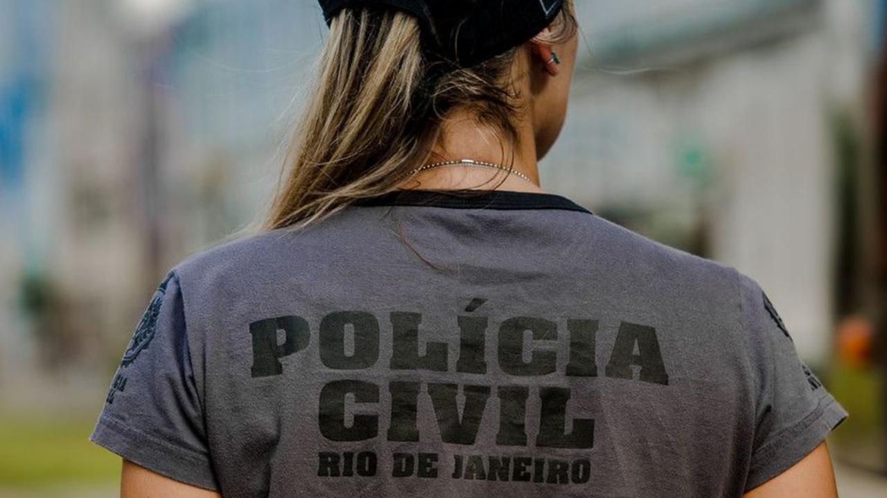 Presa quadrilha que usava cartões para abastecer bailes no Rio