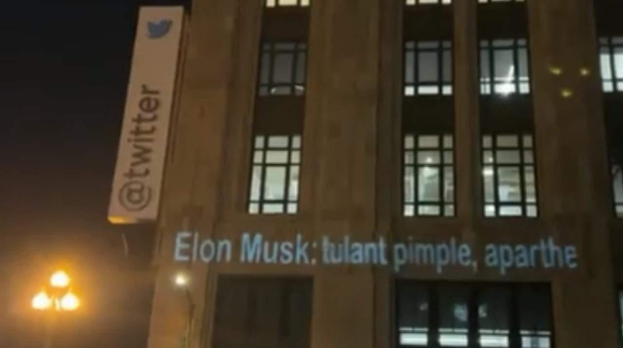 ‘Bilionário inútil: Elon Musk é alvo de xingamentos na sede do Twitter