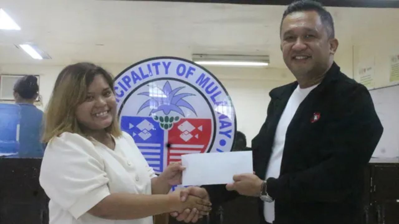 Prefeito filipino implementa ‘política do sorriso’ para funcionários do governo