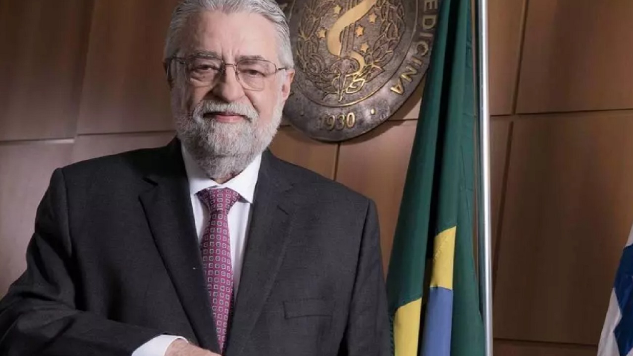 “Provavelmente, chegaremos em 2022 ainda lutando contra a pandemia”, diz presidente da AMB