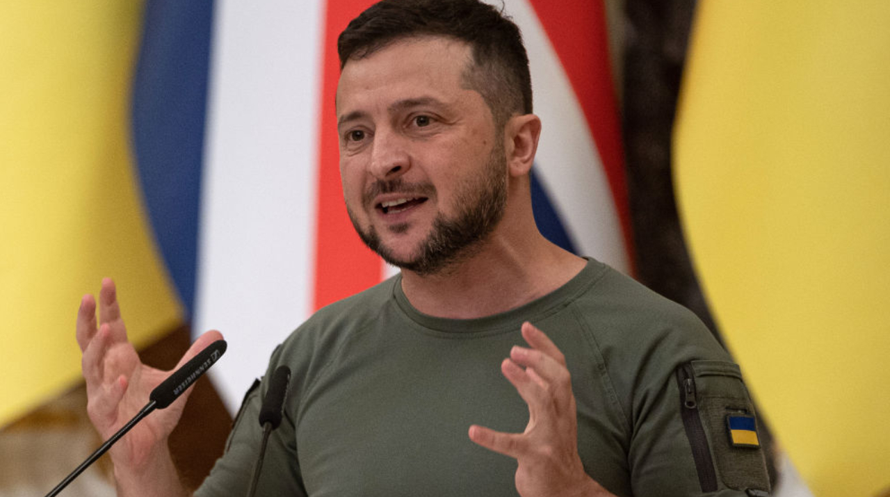 Zelensky é comparado a Churchill e eleito personalidade do ano por revista