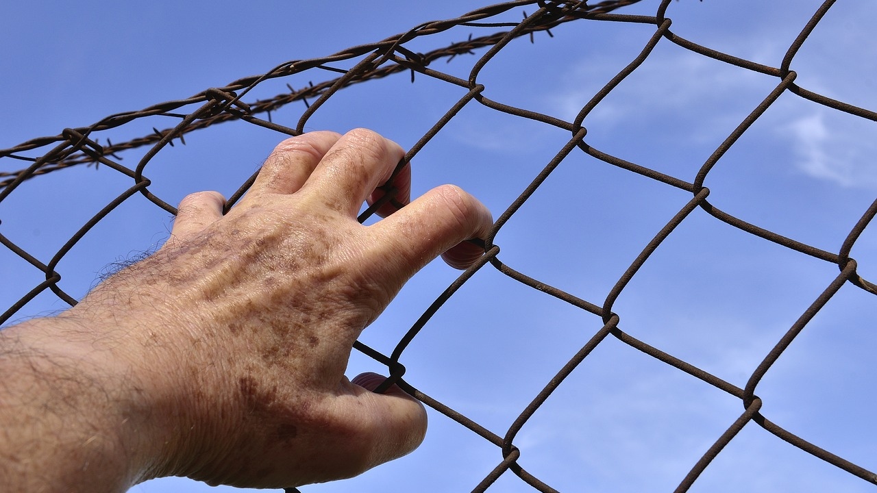 Por crimes contra a humanidade, acusação pede prisão perpétua para ex-rebelde da Libéria