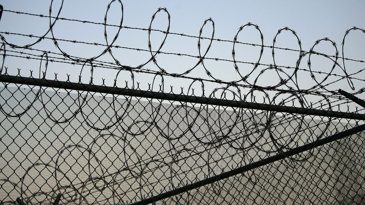 ‘Vigiar e Punir’: Como Foucault explica os sistemas carcerários?