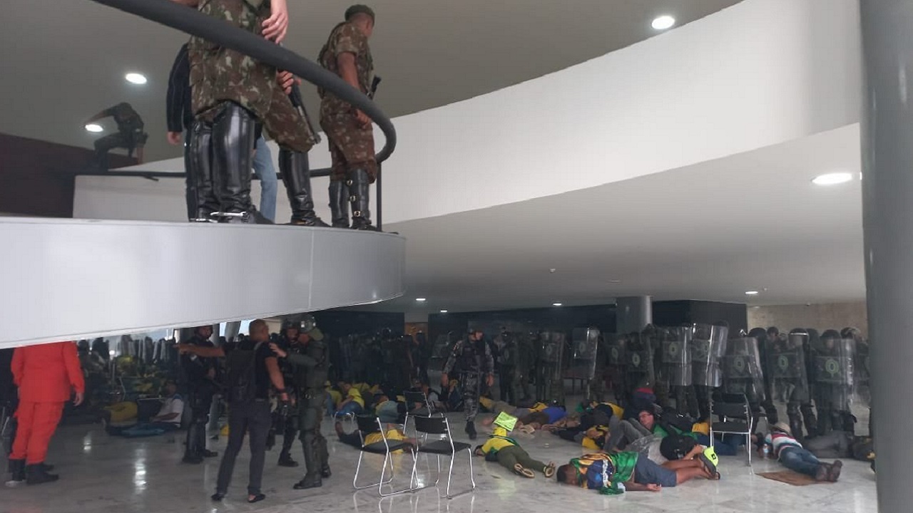 Ao menos 150 pessoas já foram presas após atos terroristas em Brasília