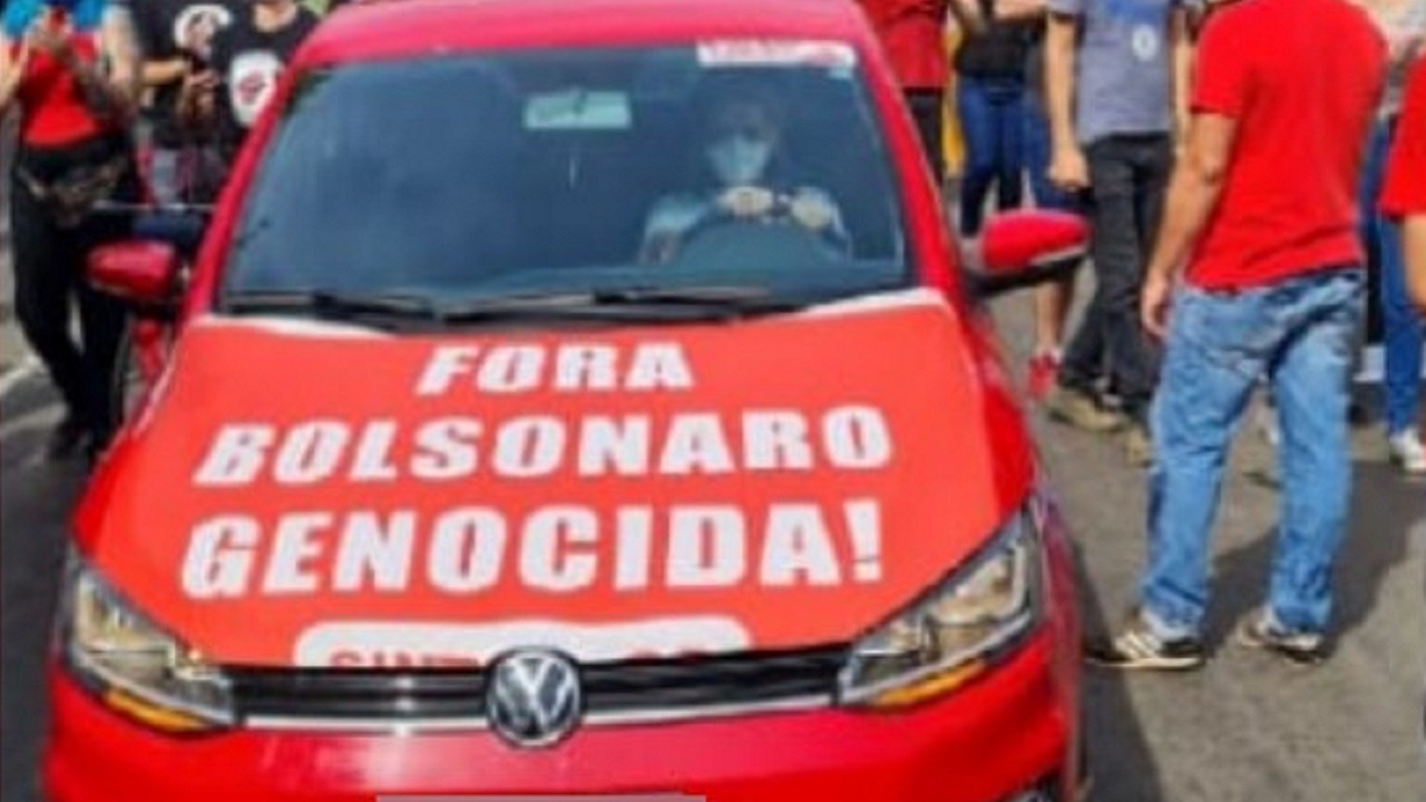 Professor estadual recebeu ordem de prisão por faixa que criticava o Governo estadual
