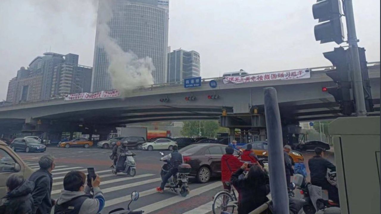 Chineses vão às ruas de Pequim em protesto contra o governo