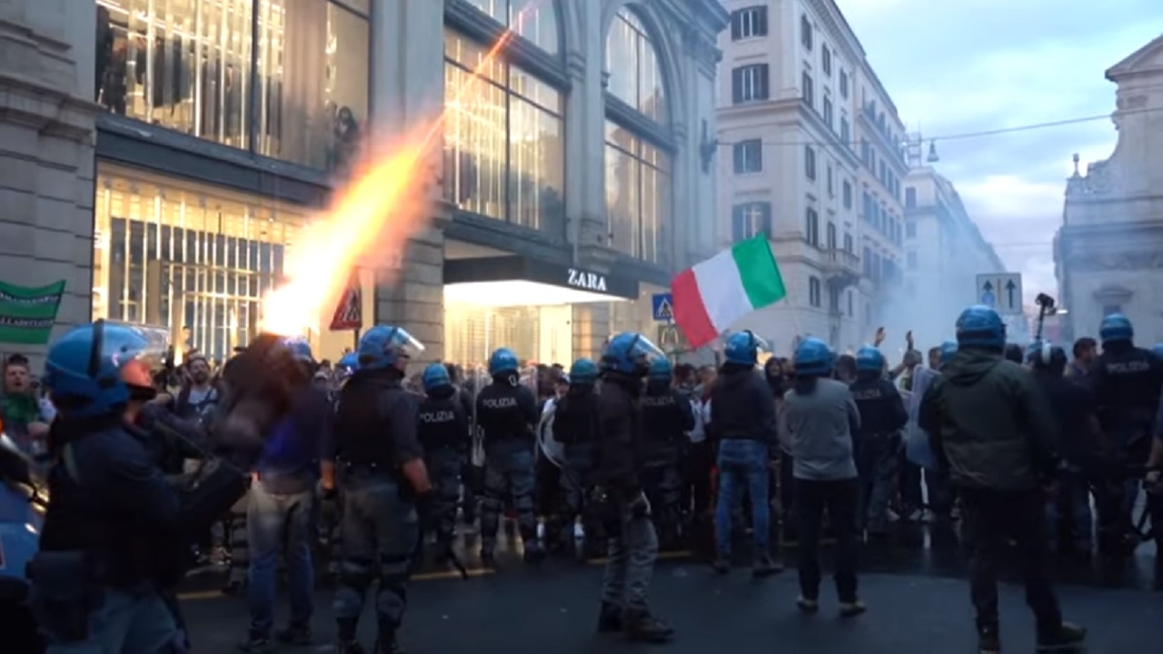 Políticos e sindicatos tentam a dissolução de partido de extrema-direita italiano