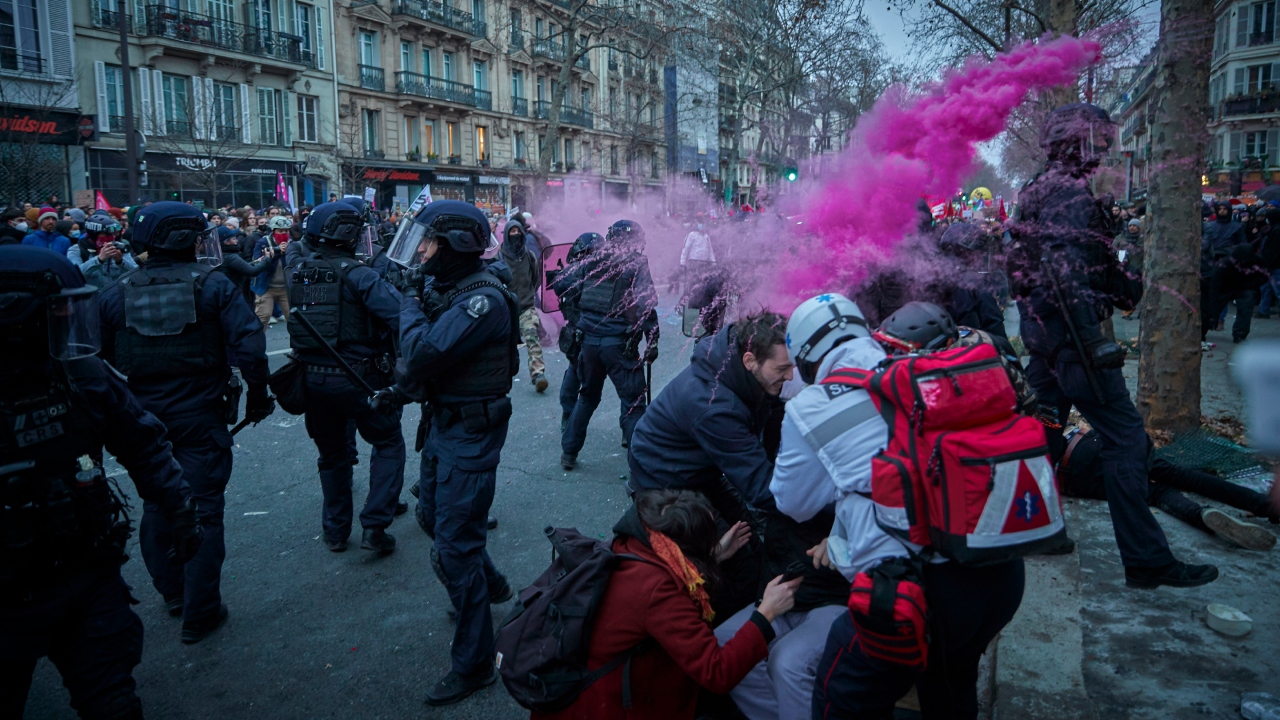 França: Manifestantes fazem greve geral contra reforma da Previdência