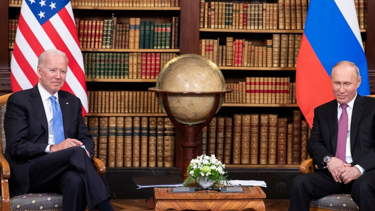 Biden ameaça Putin com sanções