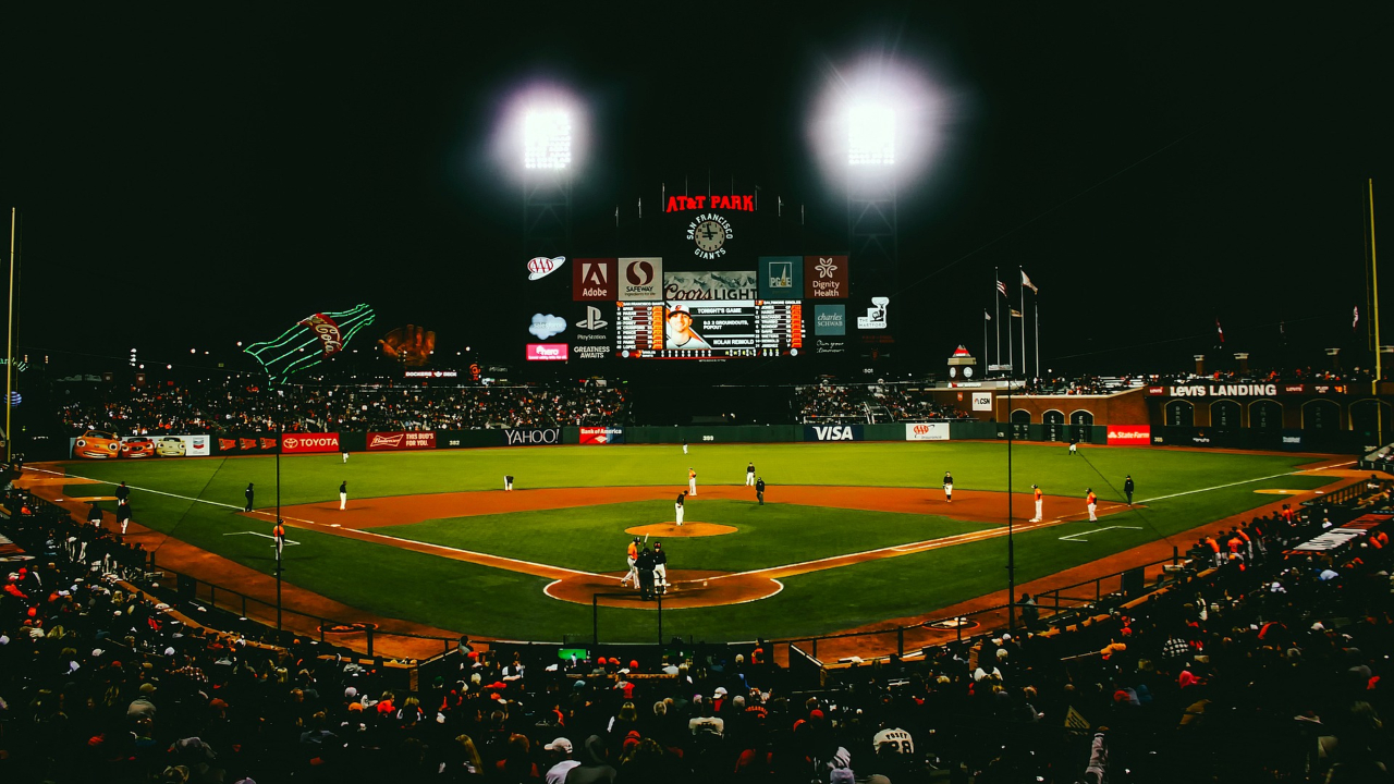 Jogo de beisebol é interrompido por tiroteio; 4 pessoas saem feridas