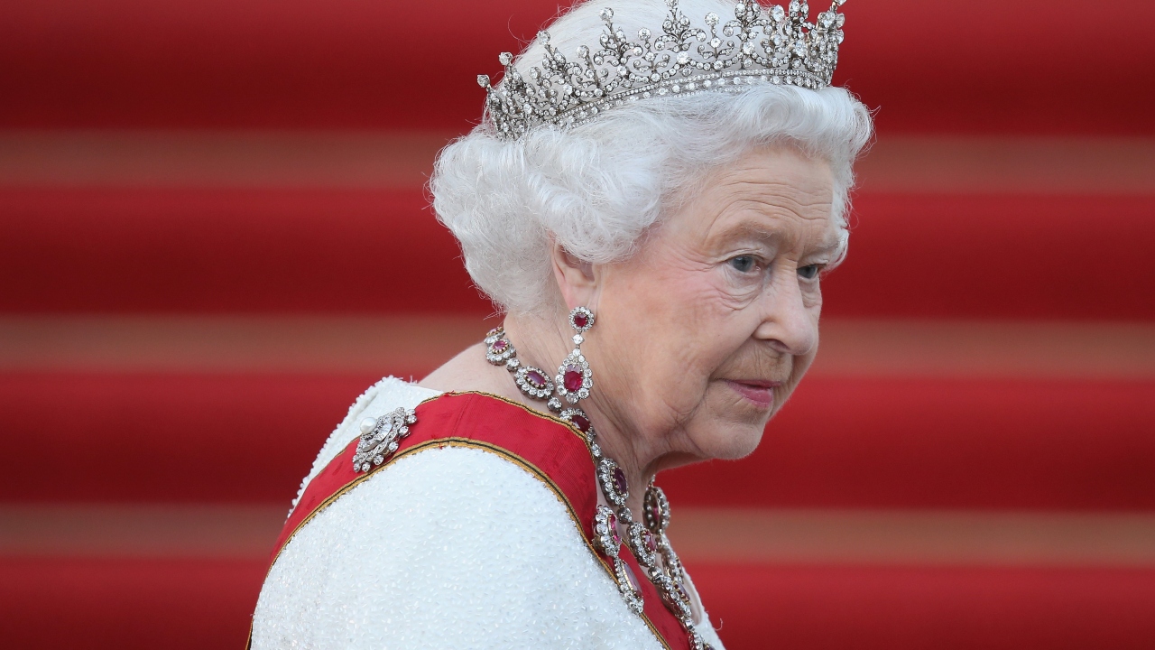 A luxuosa coleção de joias de Elizabeth II que tinha itens do Brasil