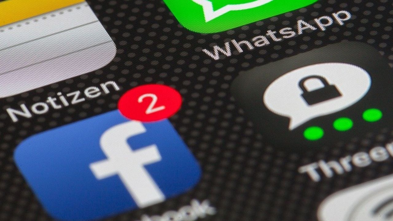 Internautas brasileiros criam grupo no Facebook para explicar anúncios mais absurdos da web