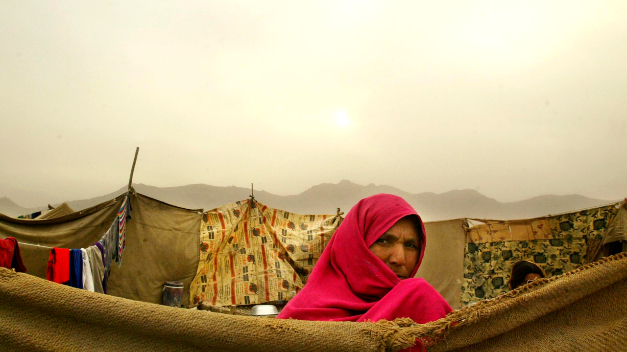 Airbnb planeja abrigar 20.000 refugiados afegãos em todo o mundo