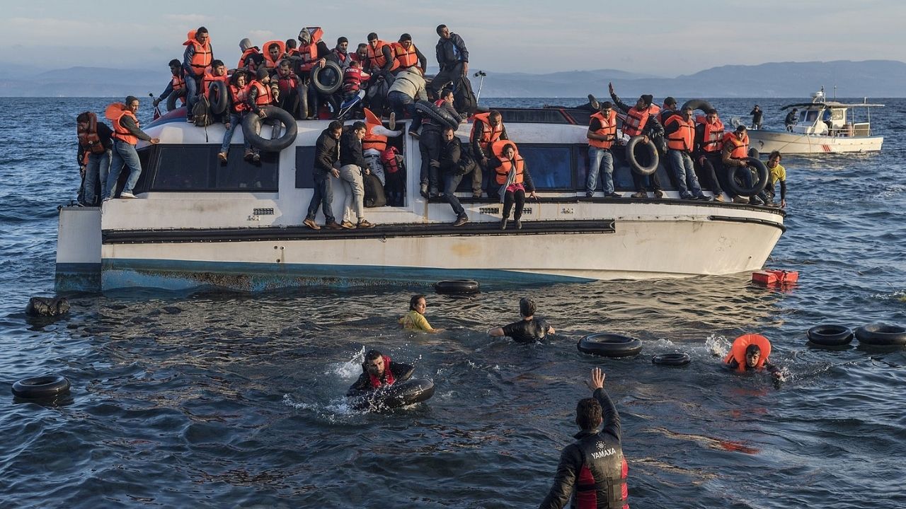 Criança de seis meses morre após vivenciar naufrágio no Mediterrâneo