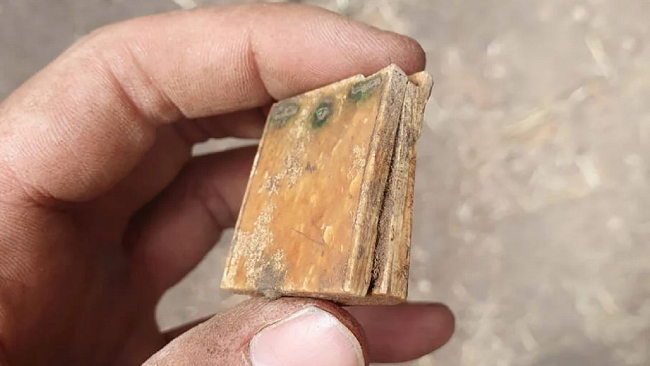 Curioso relógio de sol de bolso é encontrado em escavação na Alemanha