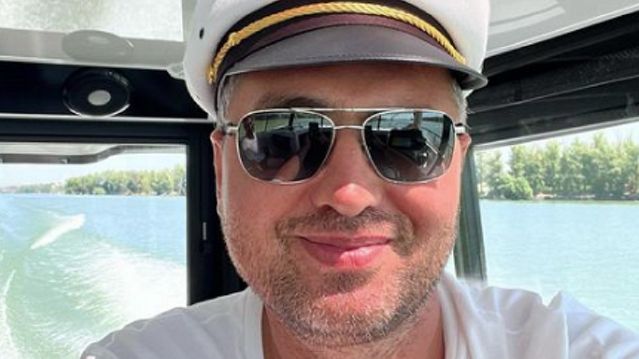 Prefeito moldavo tem foto usada em golpe do namoro no WhatsApp