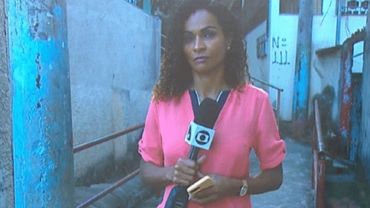 Repórter é intimada ao vivo por homem armado no Espírito Santo