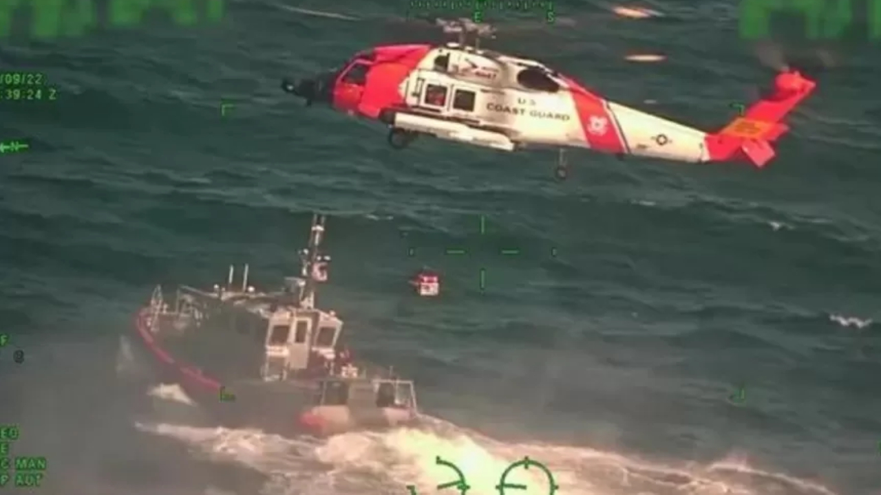Guarda Costeira dos EUA resgatam náufragos atacados por tubarões