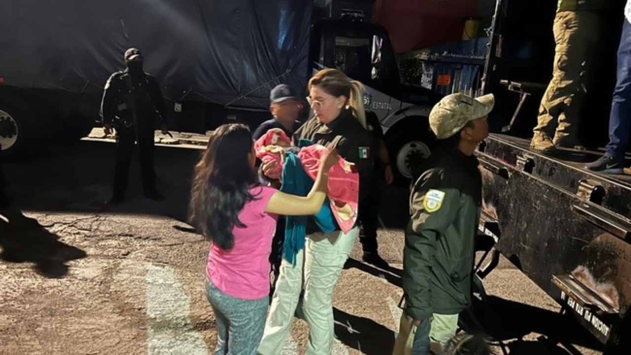 231 imigrantes são encontrados em traseira de caminhão no México