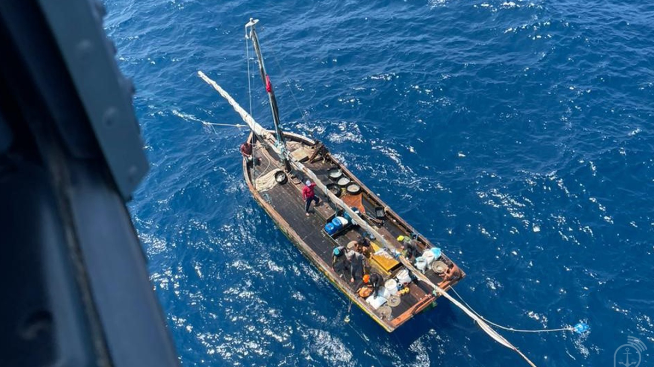 Após seis dias à deriva, pescadores são resgatados pela Marinha brasileira